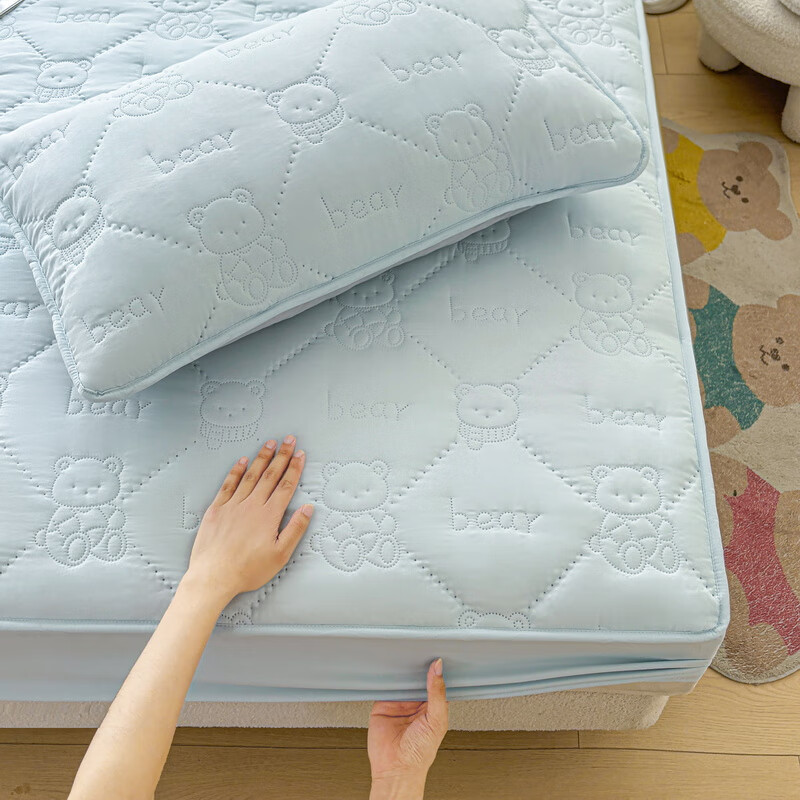 雅鹿加厚夹棉床笠防尘绗缝床罩三件套隔脏床盖床垫保护套床上用品 小熊夹棉床笠-天空蓝【蓬松柔软 四季通用】 150*200cm单床笠