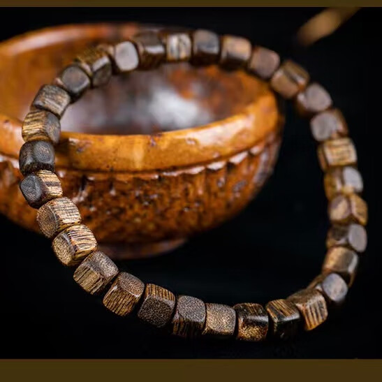 天然沉香手串海南莺歌绿奇楠文玩男女士收藏级手串6mm方糖珠手串