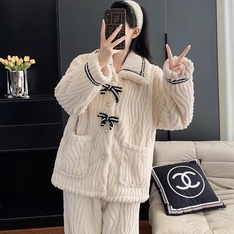 宝娜斯（BONAS）可爱花边睡衣宽松甜美法兰绒印花蝴蝶结加厚居家服可外穿套装 小香风套装-白色 均码 （适合80-140）