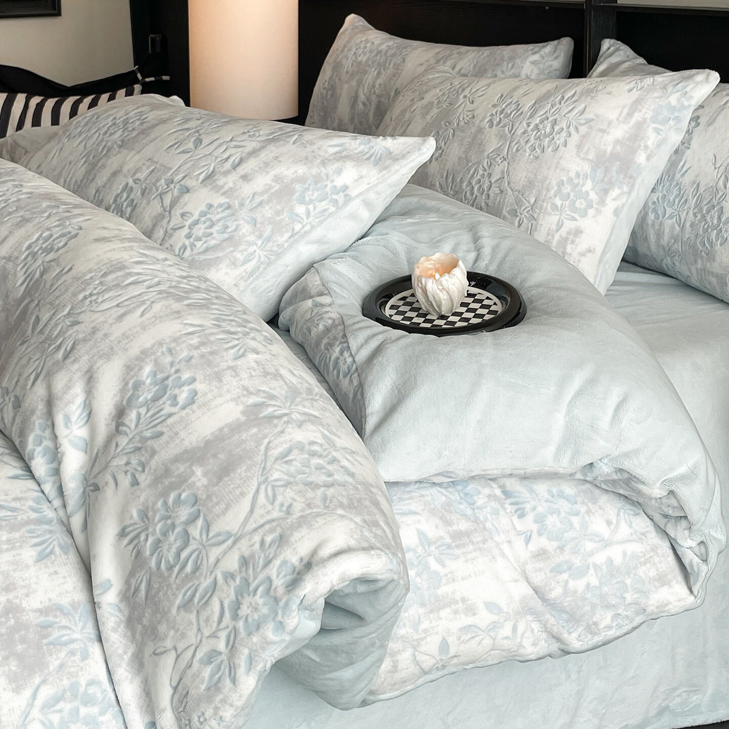 苏萱加厚牛奶绒雕花四件套冬季双面绒被套珊瑚绒床单床笠保暖床上用品 浅雾花枳-蓝 1.8m 床单款 四件套-被套200x230cm