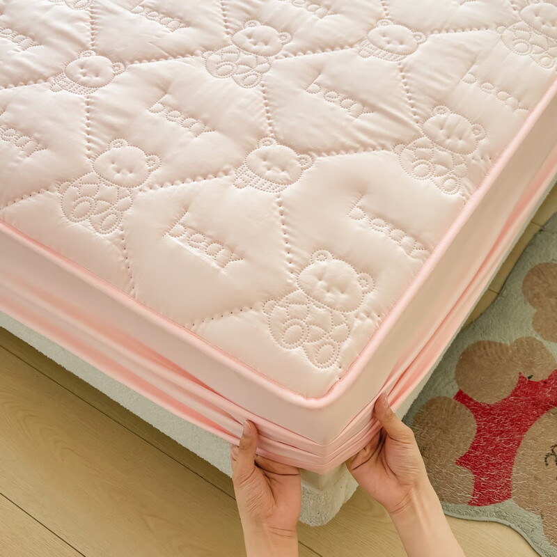 雅鹿加厚夹棉床笠防尘绗缝床罩三件套隔脏床盖床垫保护套床上用品 小熊夹棉床笠-奶油粉【蓬松柔软 四季通用】 180*200cm单床笠+枕套一对