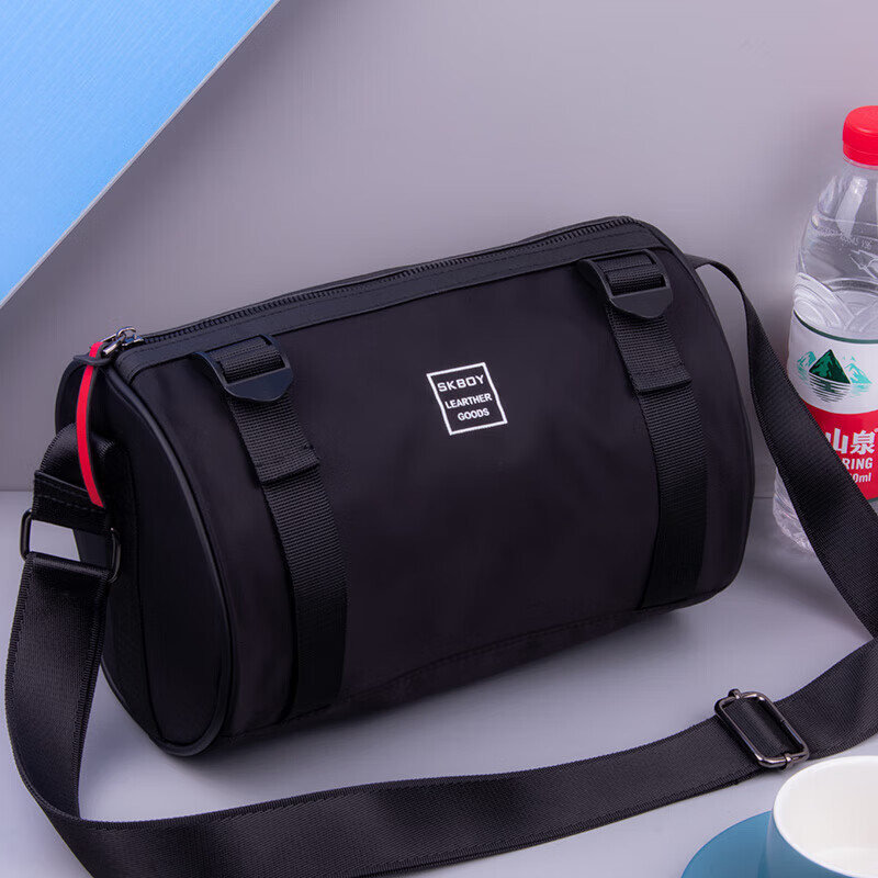 沐小白斜挎包男士单肩包运动包小揹包旅行水桶包女大容量牛津布休闲 大号__黑色_27*18*18cm