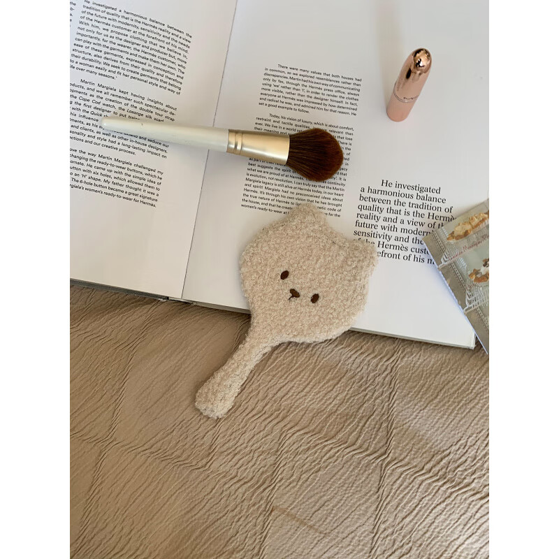 BEYZK便携随身化妆镜手持补妆镜甜美可爱毛绒小熊手柄镜子 浅棕色