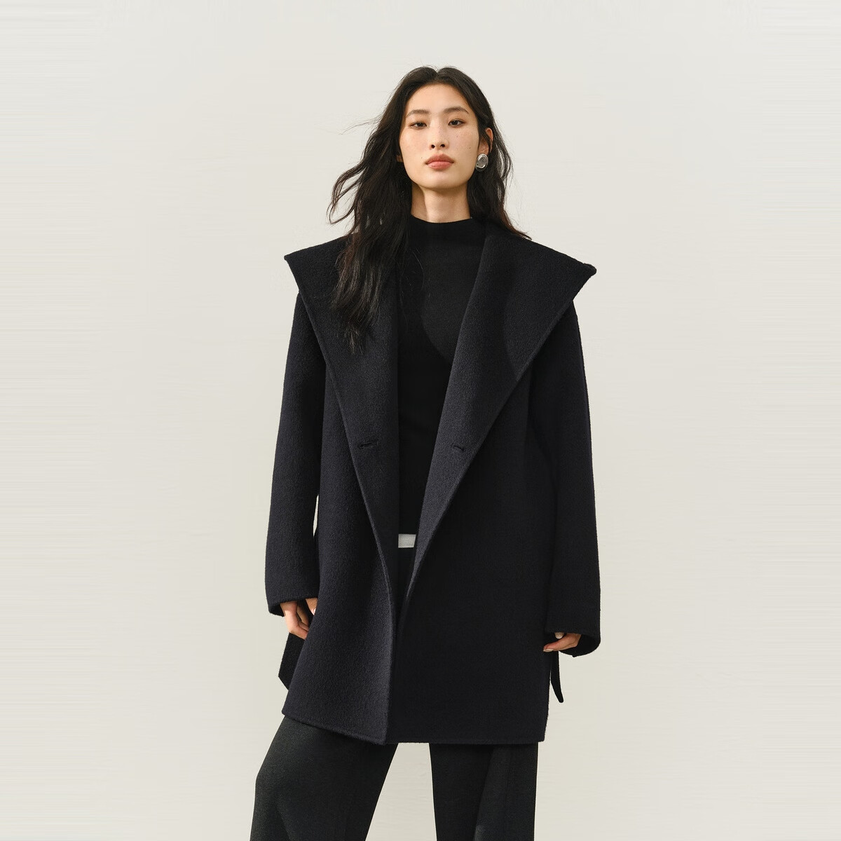 太平鸟甄绒系列智感斗篷大衣25新款连帽弯刀袖羊绒双面呢大衣女 黑色 M 160 （尺码偏大，拍小一码）