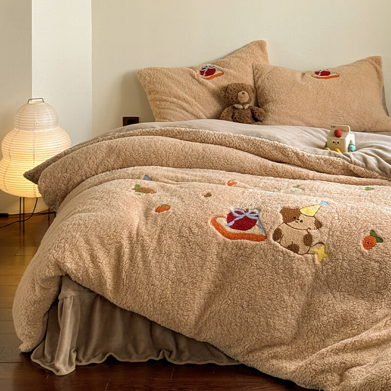 猫人（MiiOW）卡通毛巾绣牛奶绒床上四件套加厚羊羔绒床单被套床盖床品三件套 奶咖美味堡【双面保暖】 1.8m 床单款 四件套-200*230cm被套