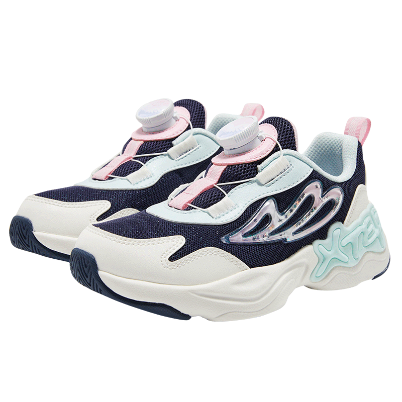 特步（XTEP）儿童小童闪蝶休闲鞋网布女童旋转扣运动鞋 乌紫色/云峰蓝 33