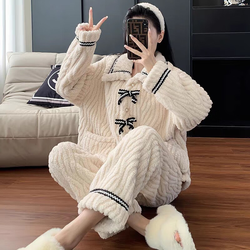宝娜斯（BONAS）可爱花边睡衣宽松甜美法兰绒印花蝴蝶结加厚居家服可外穿套装 小香风套装-白色 均码 （适合80-140）