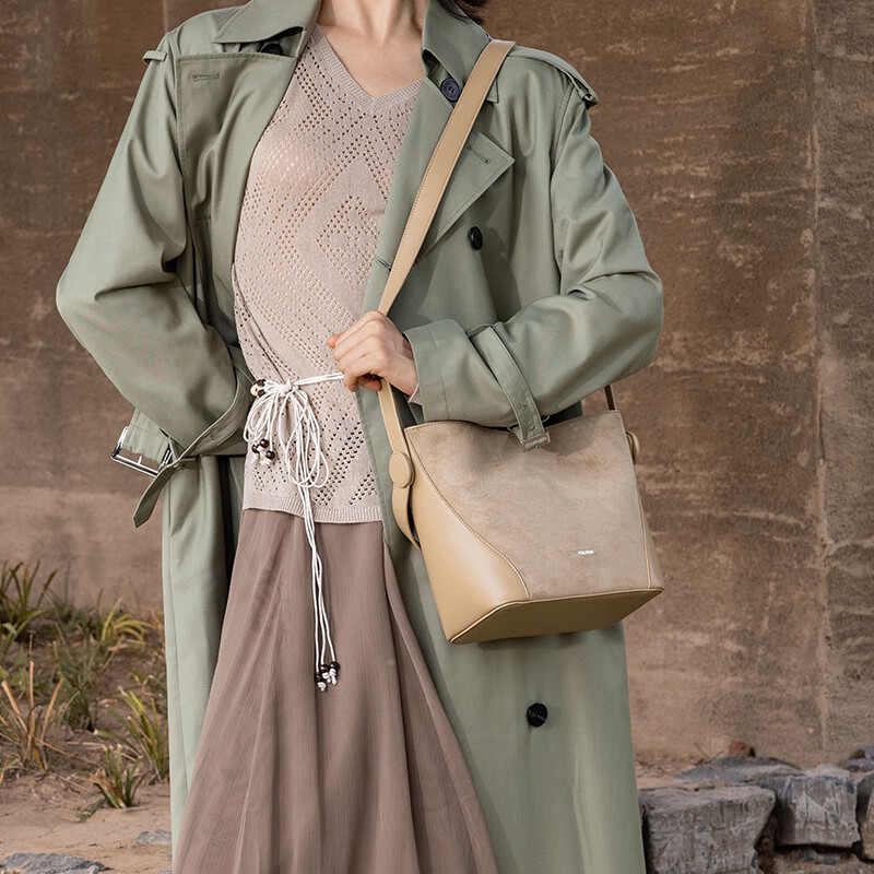 乐其塞文水桶托特女包大容量斜挎手提单肩通勤新款新年礼物送女友77100 黑色