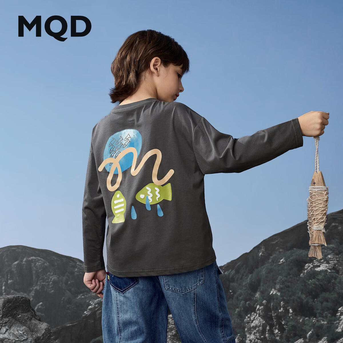 马骑顿（MQD）男童25秋新款街潮学院风卡通打底衫亲肤柔软宽松落肩长袖T恤 碳黑 140