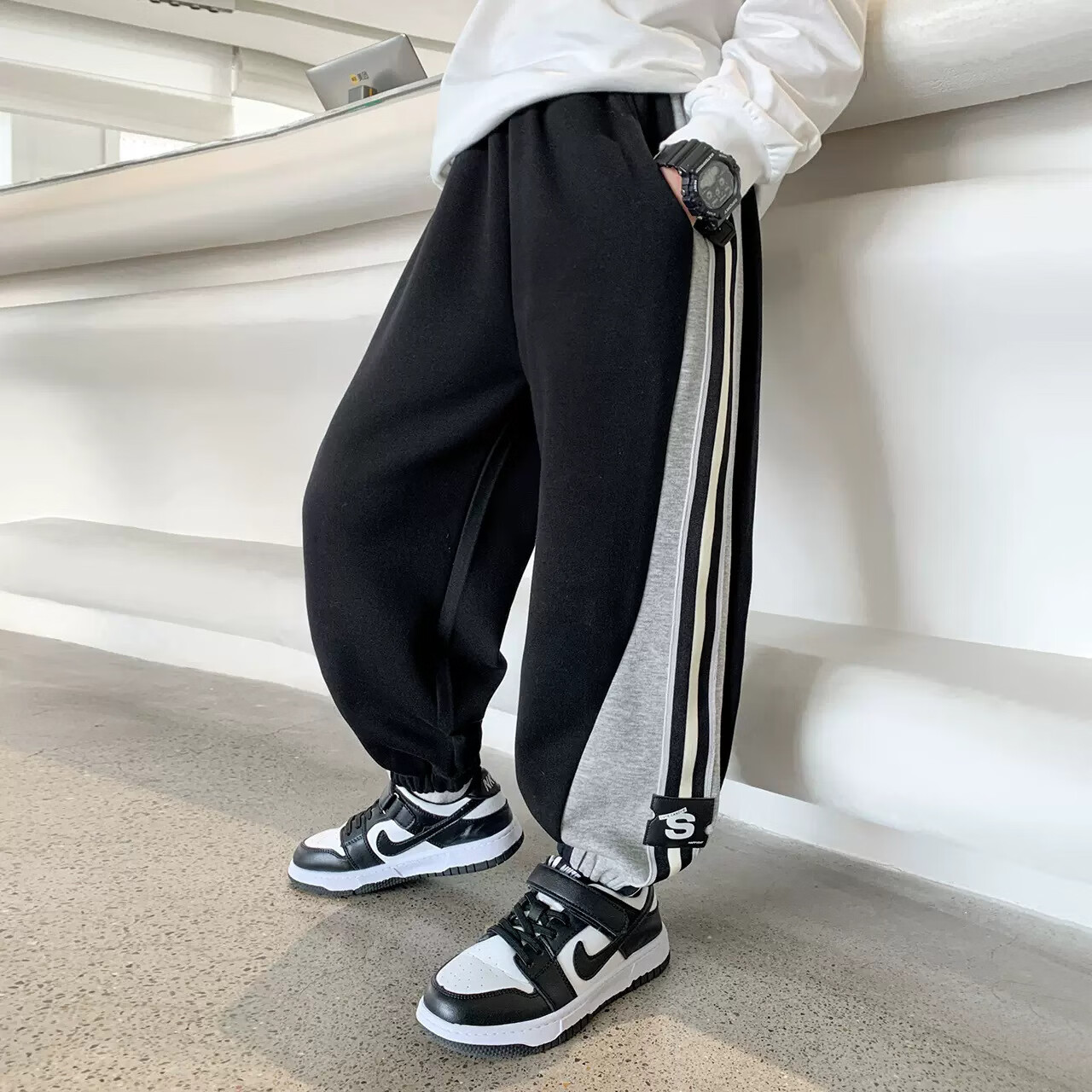 小猪班纳儿童运动裤2025新款男童休闲长裤束脚裤春秋款裤子潮卫裤 玄采黑 130 建议身高110-120cm