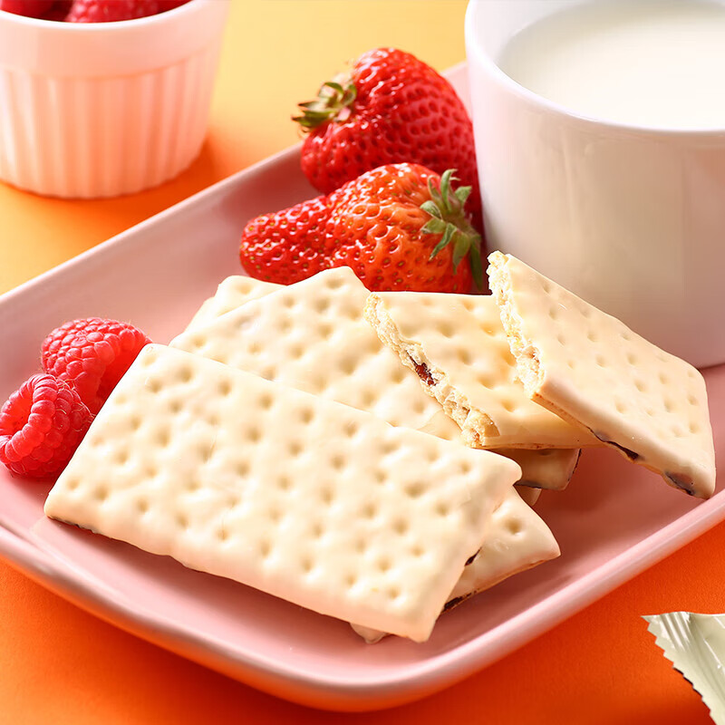 麦维他果悠萃 夹心消化饼干进口休闲儿童解馋小零食早餐点心独立小包装 草莓酸奶涂层 142g*3盒