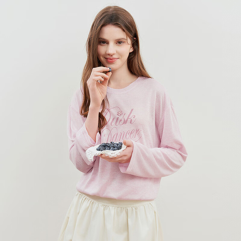 乐町清甜花体字母印花简约落肩长袖T恤 卡里尼亚粉(现货) L