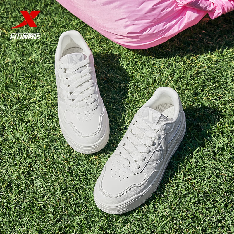 特步（XTEP）板鞋男2025冬季新款拼接撞色厚底潮流低帮小白鞋运动鞋休闲男鞋 帆白/月石灰 42