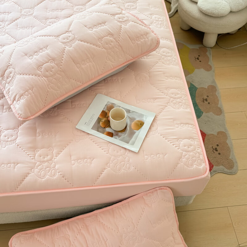 雅鹿加厚夹棉床笠防尘绗缝床罩三件套隔脏床盖床垫保护套床上用品 小熊夹棉床笠-奶油粉【蓬松柔软 四季通用】 180*200cm单床笠+枕套一对