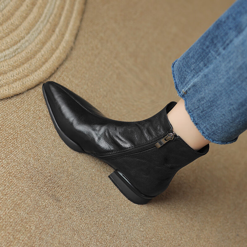 百丽踏系列品牌断码复古低跟瘦瘦靴女英伦风粗跟短靴真皮显瘦尖头切尔西 黑色单里 40