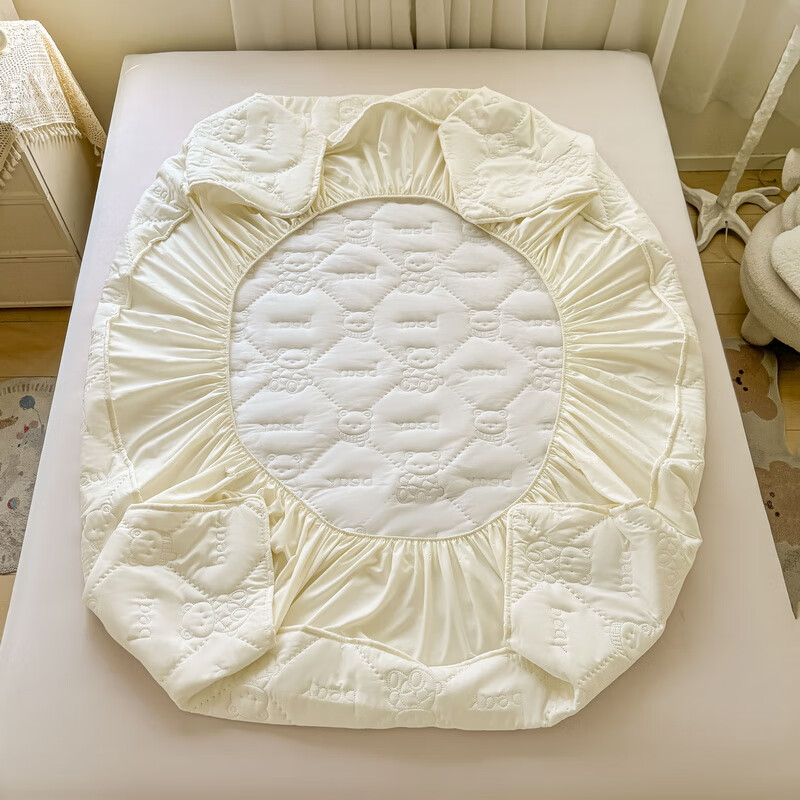 雅鹿加厚夹棉床笠防尘绗缝床罩三件套隔脏床盖床垫保护套床上用品 小熊夹棉床笠-奶昔白【蓬松柔软 四季通用】 150*200cm单床笠