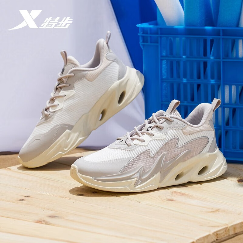 特步（XTEP）ZW【门店同款】女鞋闪电运动鞋春秋季百搭休闲鞋轻便潮流鞋子女 帆白/鸽子灰 38