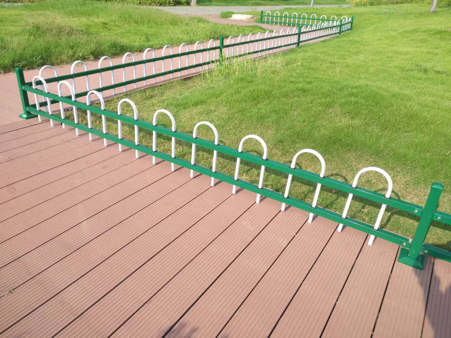 麦桑荷锌钢草坪护栏 铁艺花园围栏市政防护栏 户外庭院别墅花坛栅栏