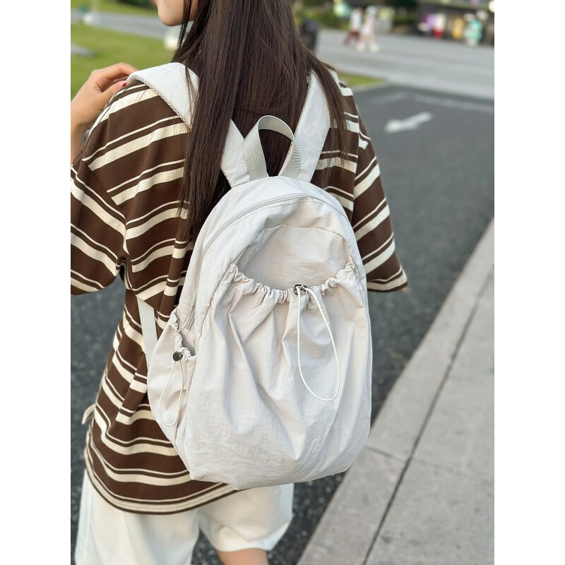 帕森迪轻奢品牌书包女生大学生户外登山轻便双肩包女2025新款通勤旅行大 浅灰色