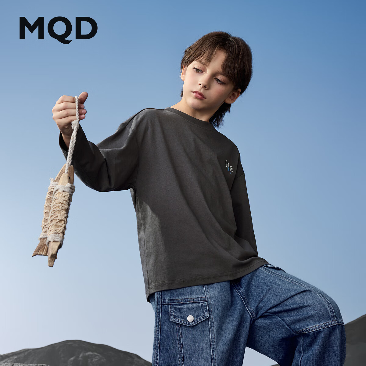 马骑顿（MQD）男童25秋新款街潮学院风卡通打底衫亲肤柔软宽松落肩长袖T恤 碳黑 170