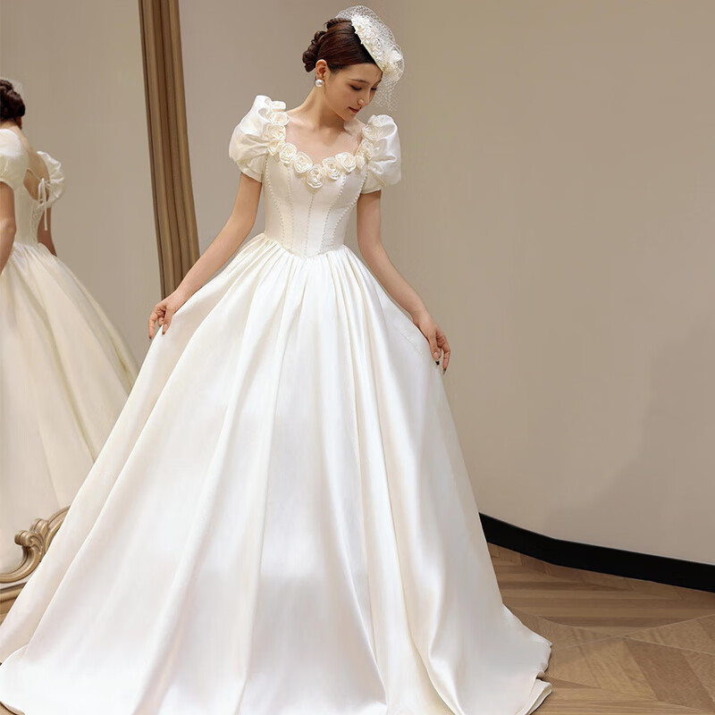 乌拓齐地婚纱法式轻2025新款新娘简约感缎面出门纱公主风迎宾礼服