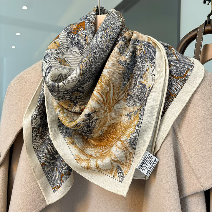 BGUG【镇店之宝】轻奢羊毛围巾女秋冬季款雨林双面异色丝巾圣诞节礼物 雨林福宝【礼盒精装】 中方巾63*63