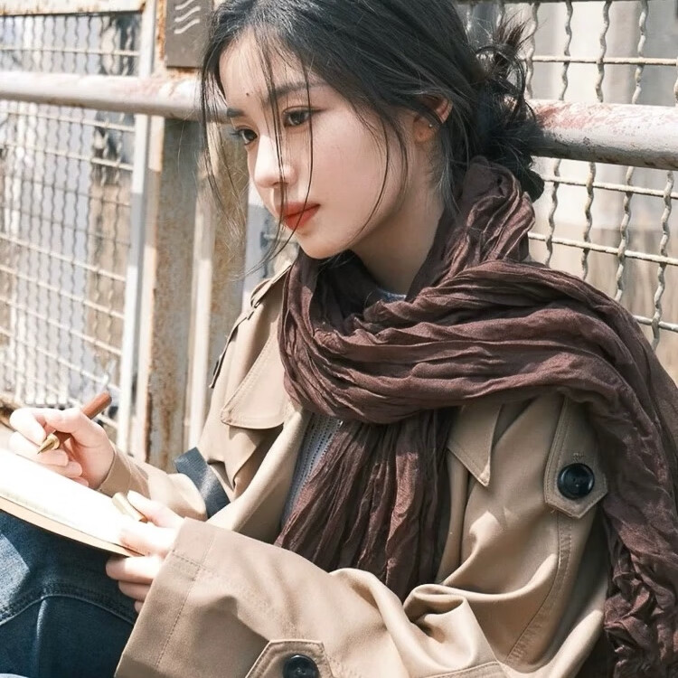 县城文学棕色复古棉麻围巾女秋薄款文艺亚麻褶皱风衣丝巾系脖长条 米黄色