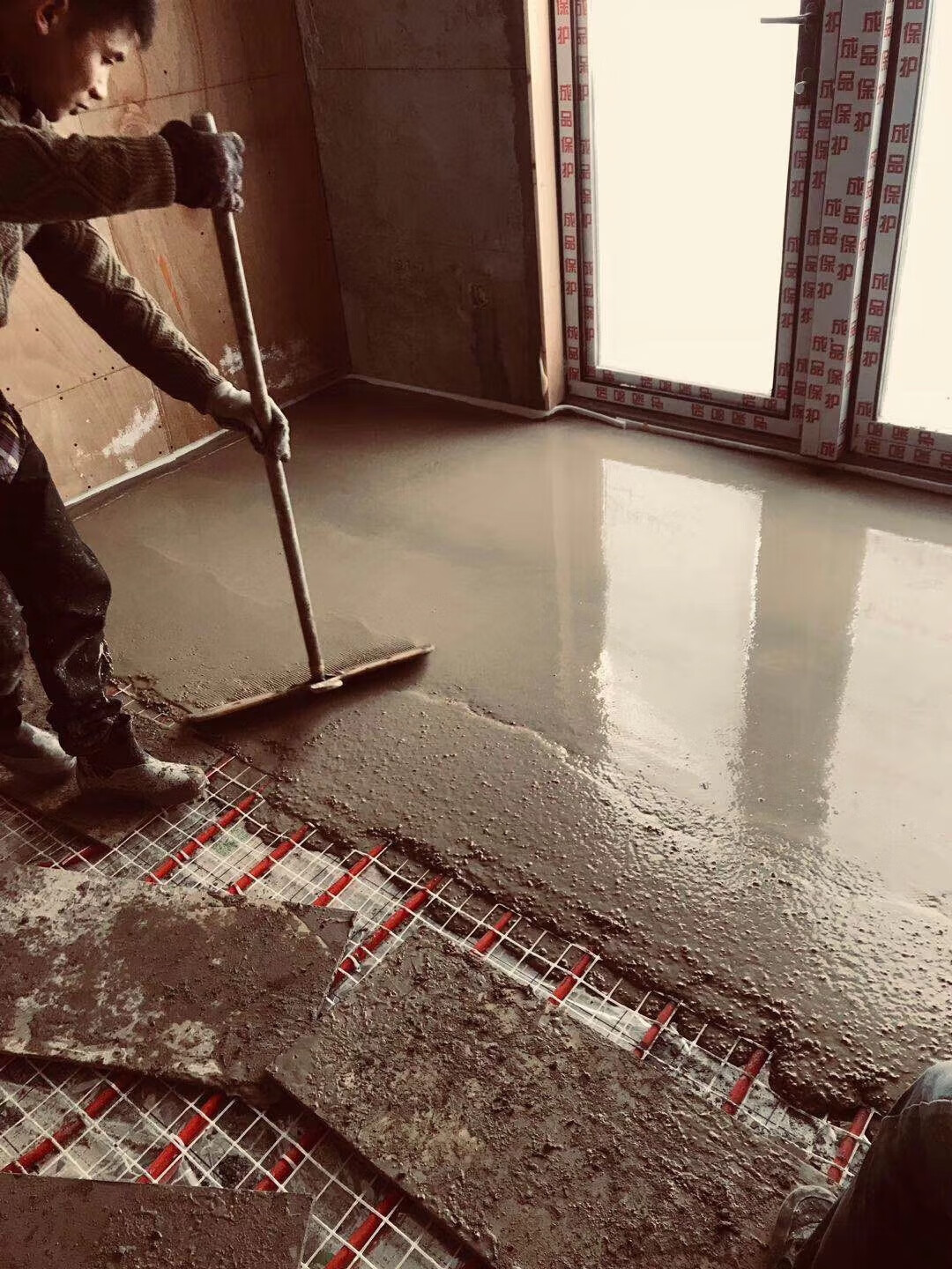 西普顿地暖水泥自流平砂浆地热回填砂浆水泥基自流平砂浆地面 25kg