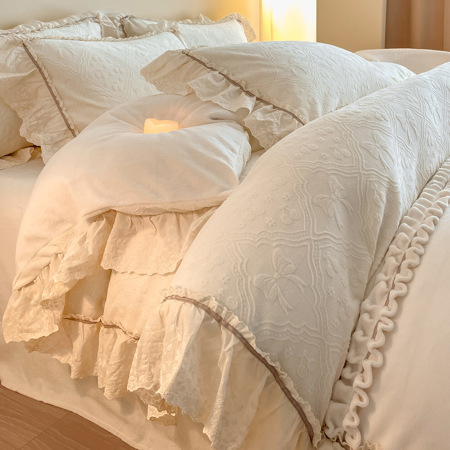 苏萱高档雕花牛奶绒床上四件套冬季加绒面珊瑚法兰绒花边被套床单床品 浪漫巴黎-米白 1.8m 床单款 四件套-被套200x230cm