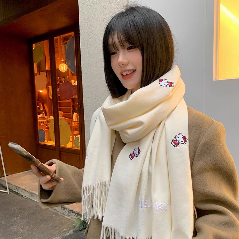 女王饰界正版授权Hellokitty刺绣仿羊绒围巾女冬季保暖护颈学生围脖 Hellokitty刺绣凯蒂猫-米白色