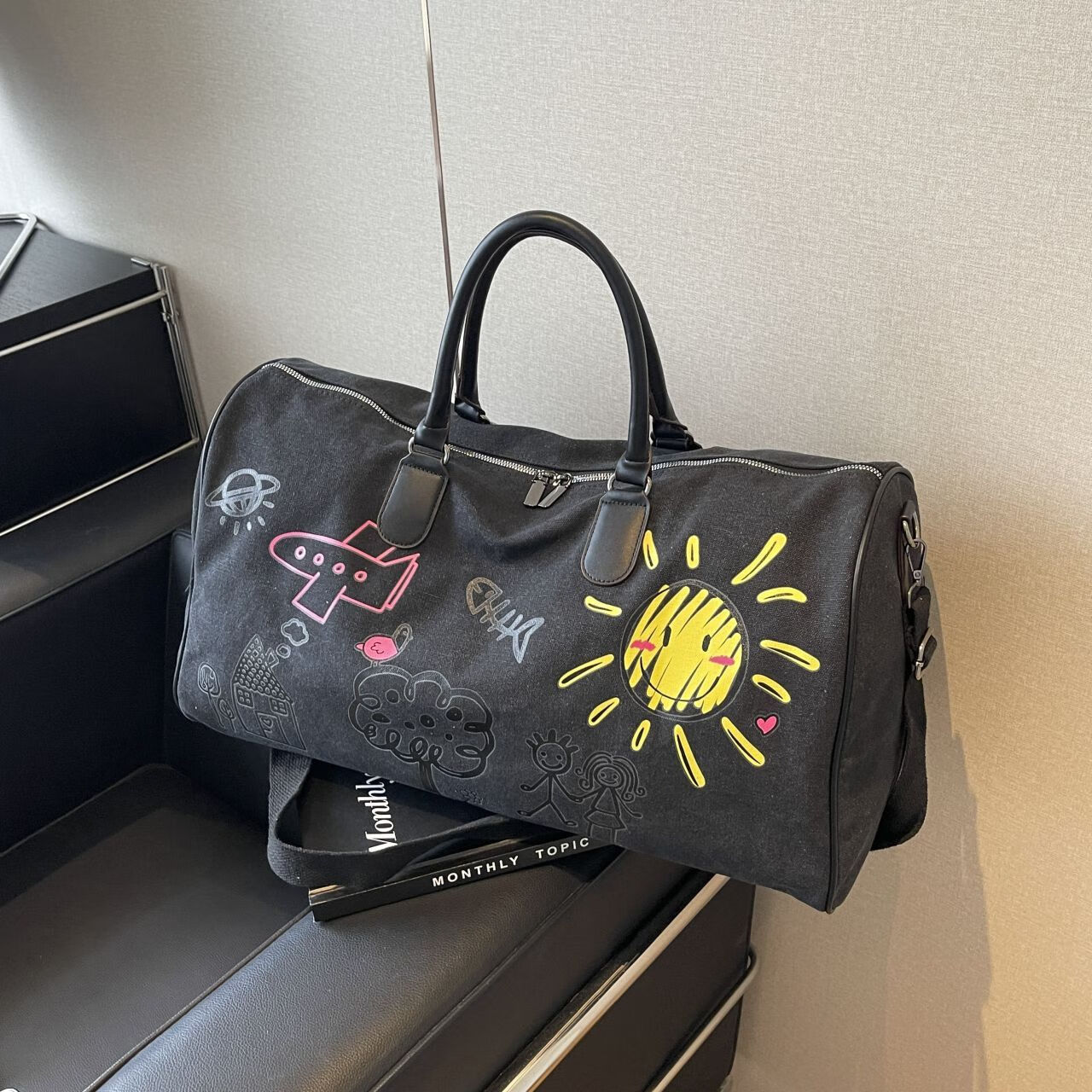 DRYWORLD新款涂鸦旅行包短途出差单肩帆布短途手提行李女神节运动 黑色加厚面料