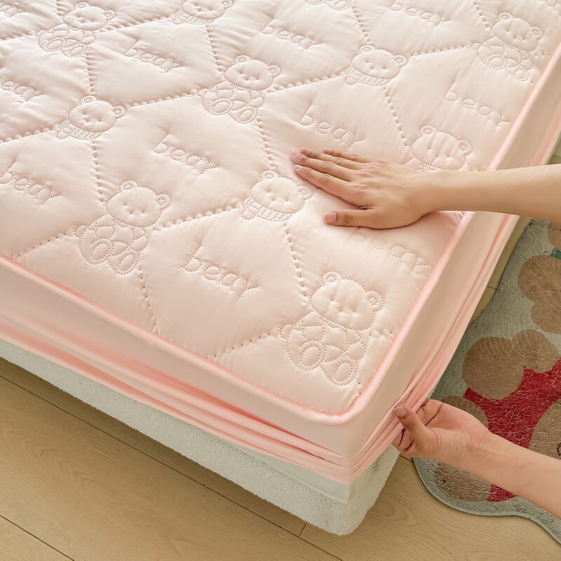 雅鹿加厚夹棉床笠防尘绗缝床罩三件套隔脏床盖床垫保护套床上用品 小熊夹棉床笠-奶油粉【蓬松柔软 四季通用】 180*200cm单床笠+枕套一对