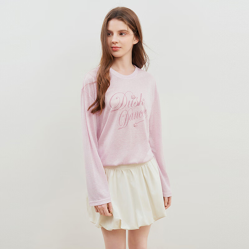 乐町清甜花体字母印花简约落肩长袖T恤 卡里尼亚粉(现货) L