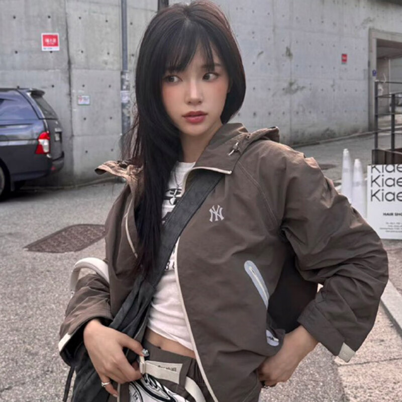 MLB官方 26春季新款拉链冲锋上衣女撞色夹克潮流防风连帽外套 纽约洋基队/浅棕色 XS 160/84A