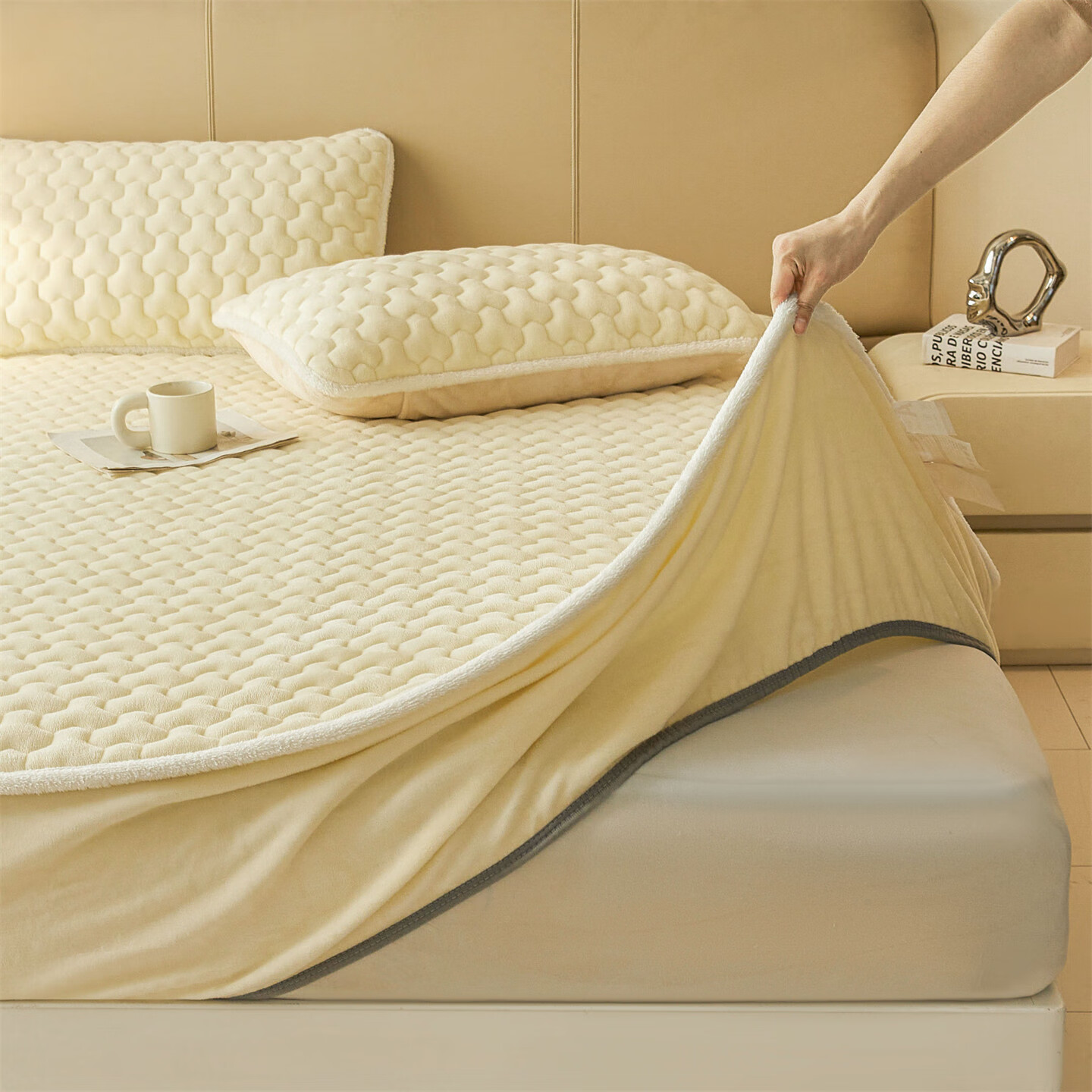 雅鹿牛奶绒夹棉床笠1.8米x2米床单床套罩床垫保护套加厚a类母婴三件套 牛奶绒夹棉床笠-点黄【A类加绒加厚】  180*200+30cm高度