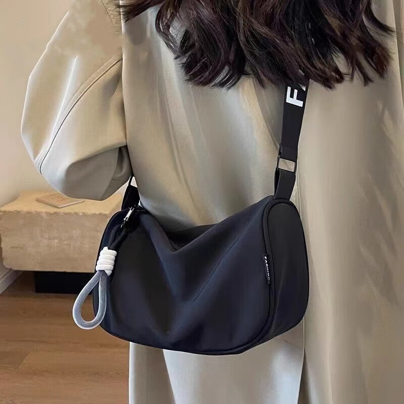 【严选百货】大容量尼龙帆布包包女时尚2024新款休闲单肩包百搭宽 白配蓝