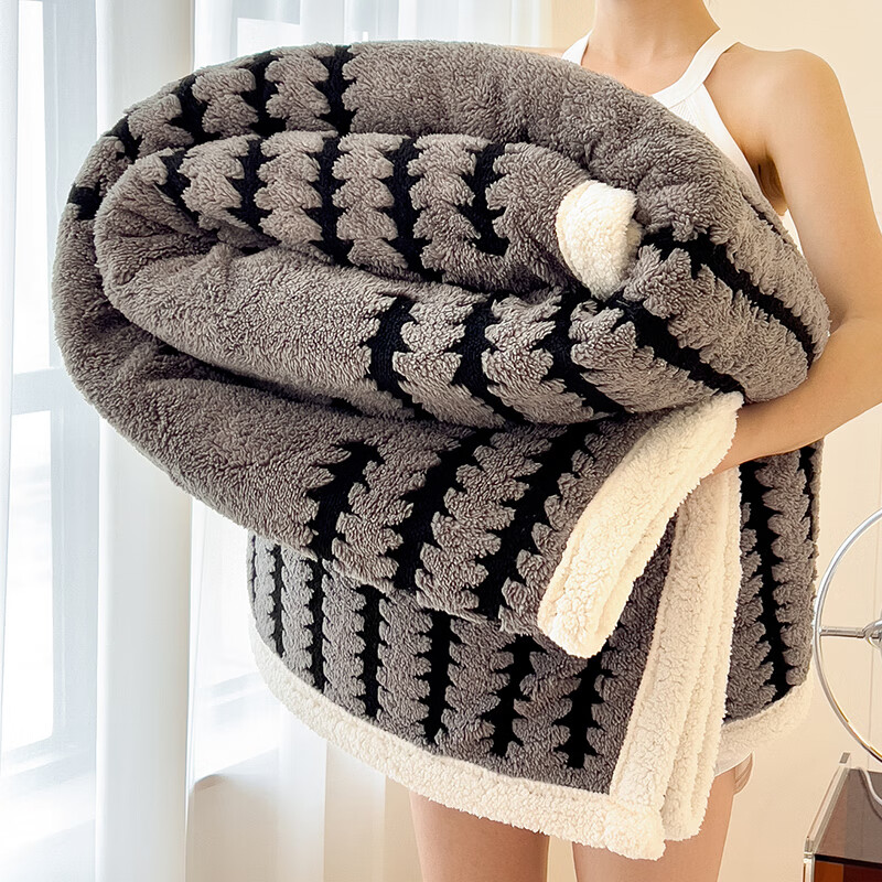 猫人（MiiOW）冬季加厚羊羔绒毛毯盖毯被子珊瑚塔芙绒毯子办公室午睡毯沙发毯 杉影毯深灰【双面加厚毛毯】 180X200cm【加大单人毛毯】