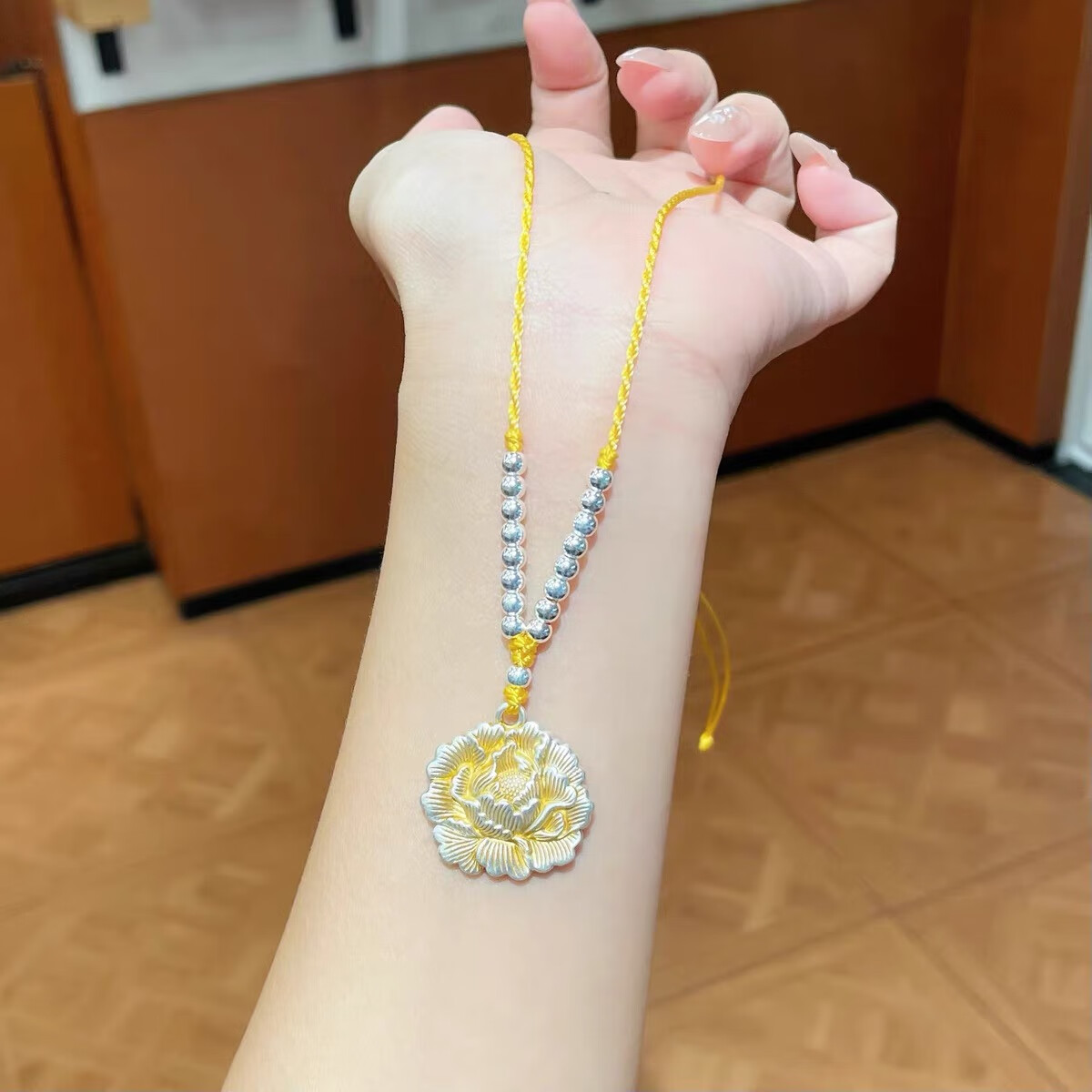 老凰祥足银999描金牡丹花吊坠女款国风中式纯银项链民族风毛衣链 足银牡丹花银珠款20克 京东折扣/优惠券