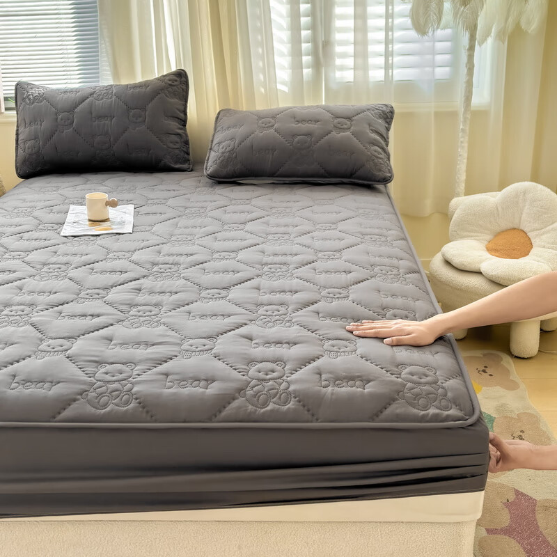 雅鹿加厚夹棉床笠防尘绗缝床罩三件套隔脏床盖床垫保护套床上用品 小熊夹棉床笠-高级灰【蓬松柔软 四季通用】 150*200cm单床笠+枕套一对