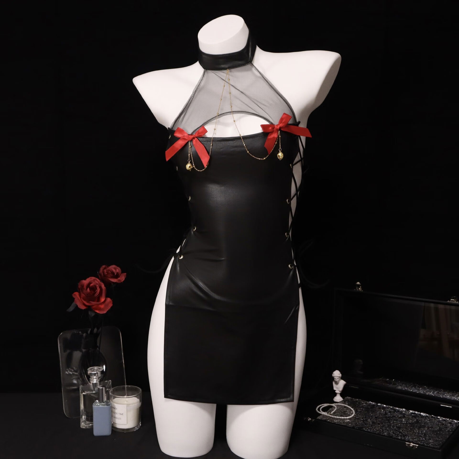 纯情小恶魔漆皮系带开叉旗袍裙蝴蝶结黑红铃铛绑带性感挂脖连衣裙