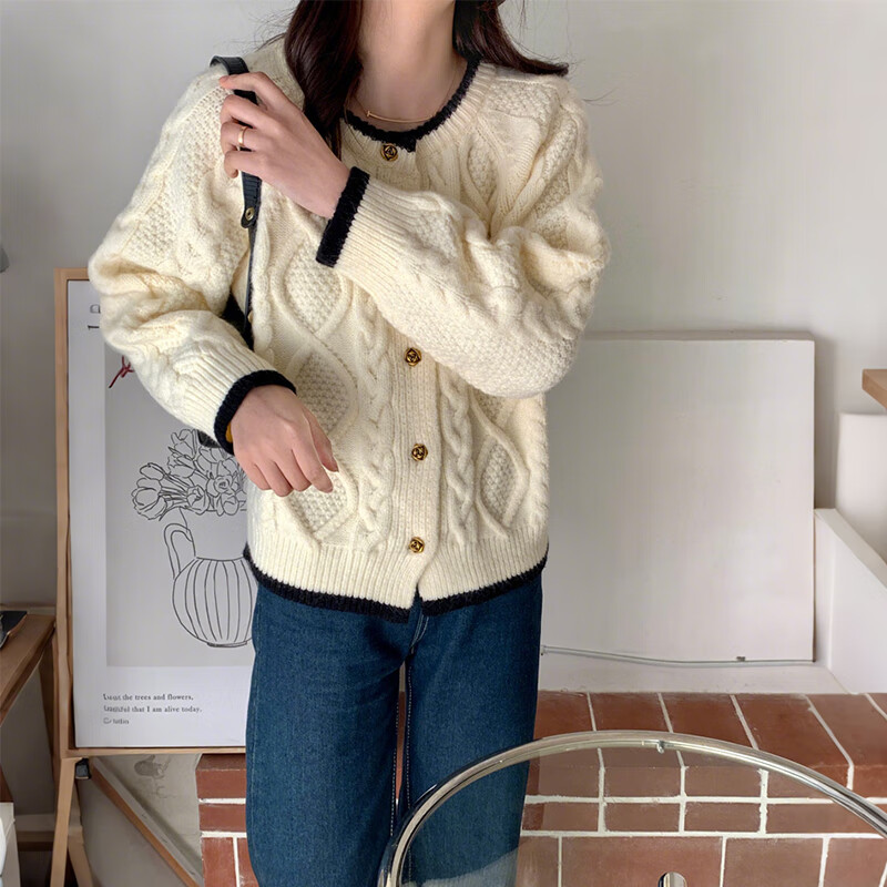 俞兆林毛衣外套女秋冬2025新款圆领麻花撞色针织衫小个子短款慵懒风上衣 米白色 均码 【适合80斤-140斤