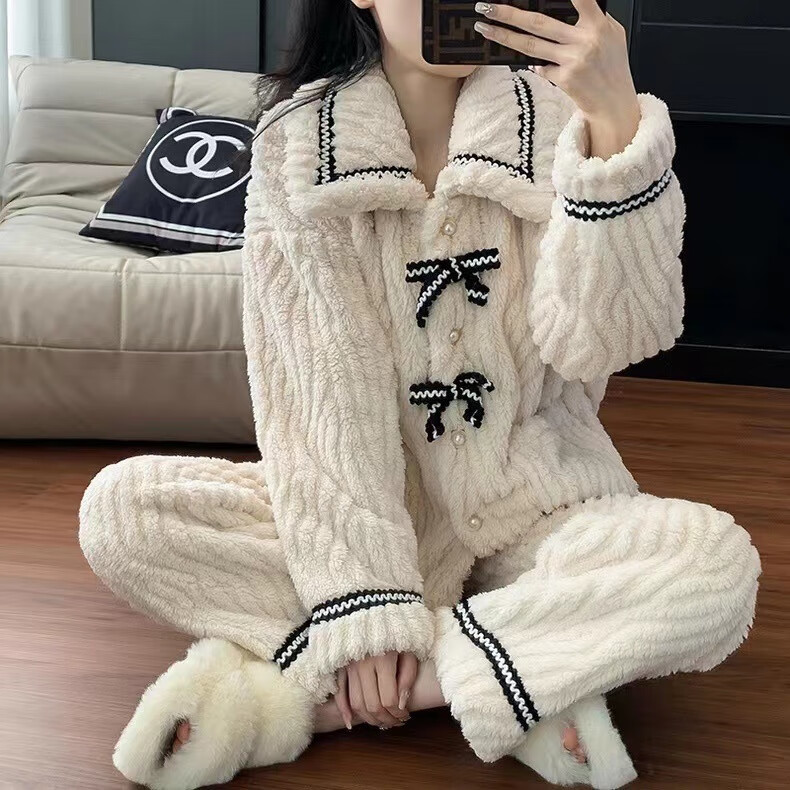 宝娜斯（BONAS）可爱花边睡衣宽松甜美法兰绒印花蝴蝶结加厚居家服可外穿套装 小香风套装-白色 均码 （适合80-140）