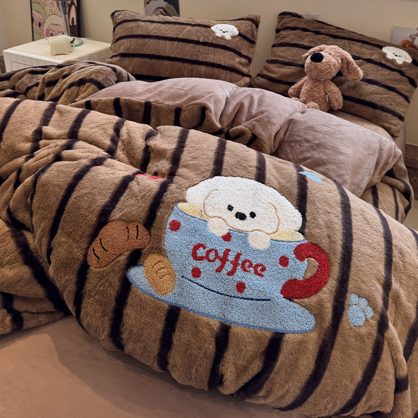 苏萱冬季加厚兔毛绒卡通毛巾绣床上四件套牛奶绒儿童被套床单人三件套 兔绒-面包小狗 1.8m 床笠款 四件套-被套200x230cm