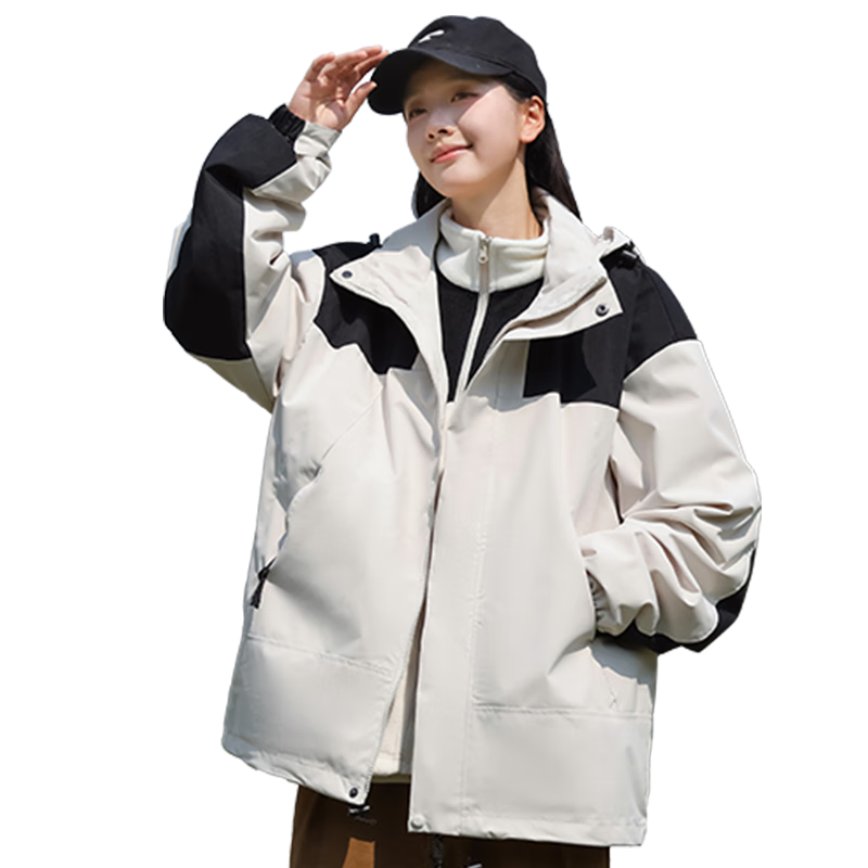 ���ڲ������������գ�EASTERN CAMEL����������Ůͬ�����һ���п˻���ɲ�ж�ڵ��˶����׷������� 112Ԫ