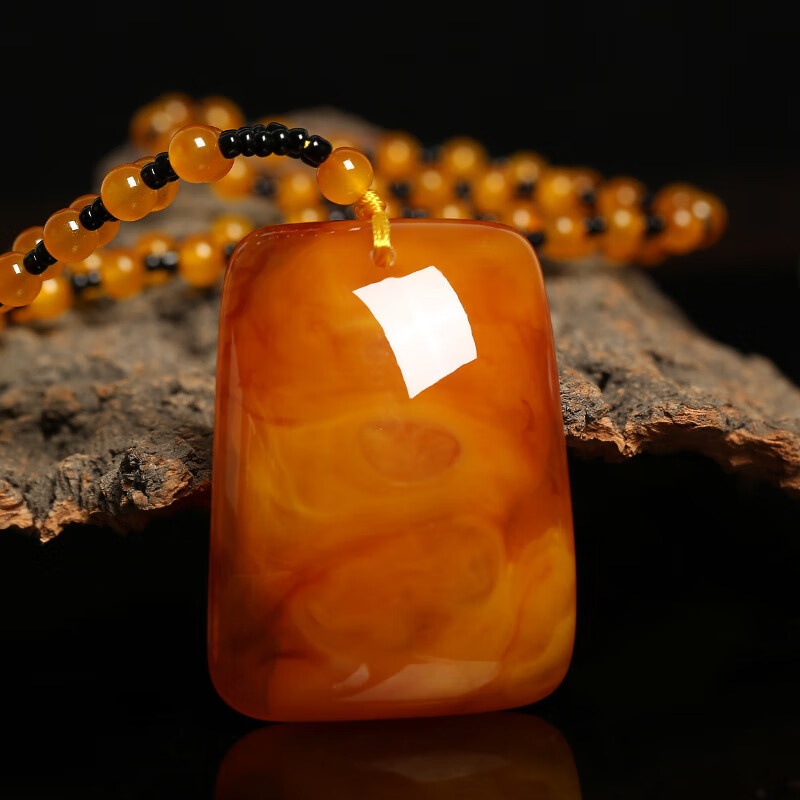 水滴蜜蜡琥珀吊坠老蜜蜡水滴项链2025新款长款小众 A款无事牌吊坠【+挂绳证书】