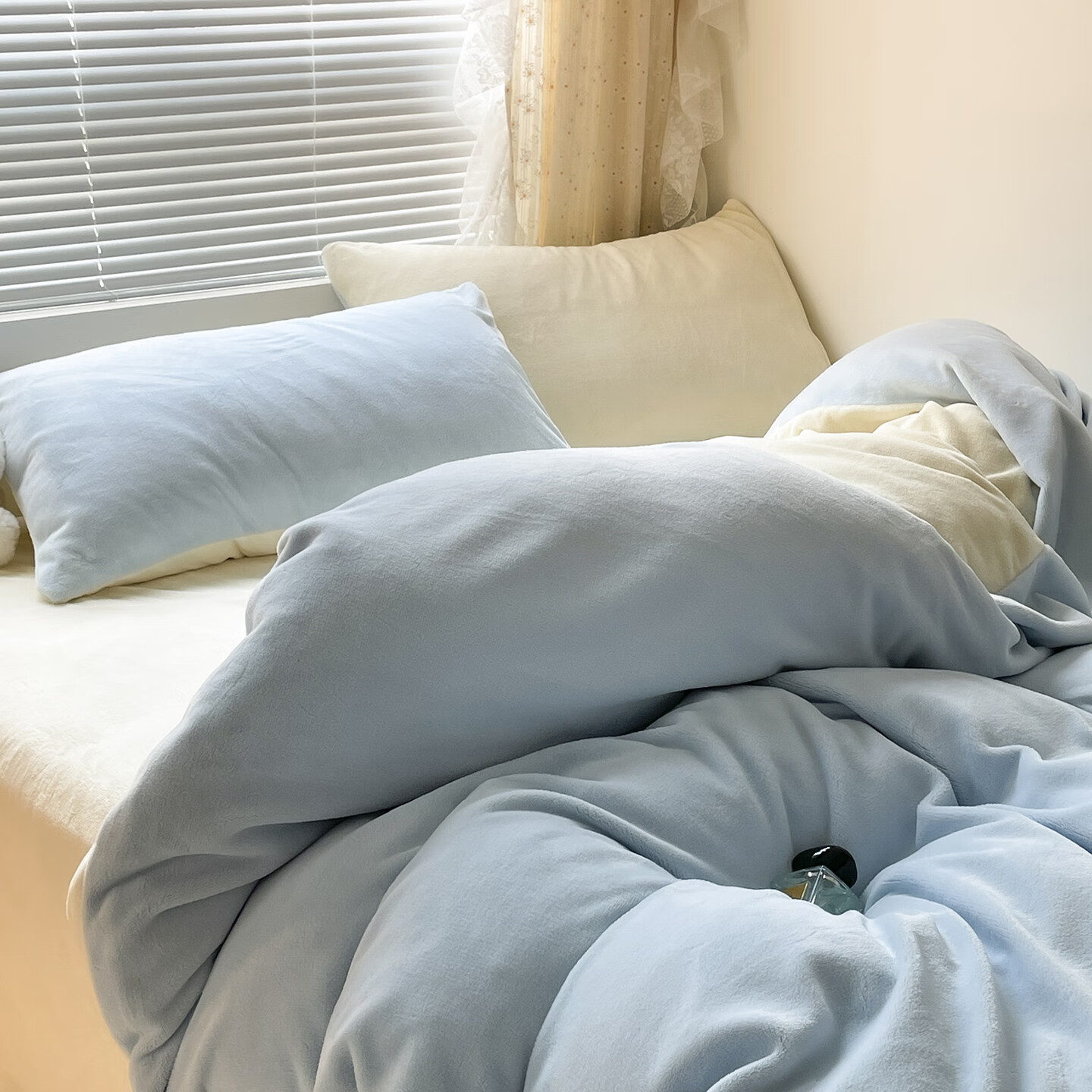 雅鹿纯色秋冬季牛奶绒保暖四件套珊瑚绒床上绒加厚法兰绒被套三件套 浅蓝+奶黄【高克重牛奶绒 厚实保暖】 1.8m四件套 床单款 (被套200*230cm)