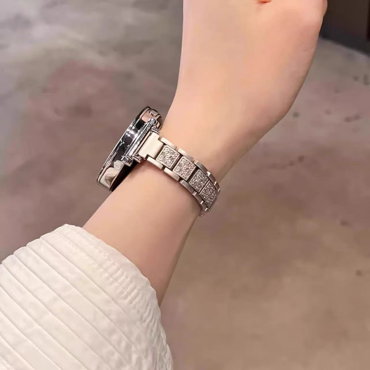 适用华为gt6手表表带GT5pro金属18mm闪钻轻奢满天星gt4表配件41mm手watch5/4pro女GT3腕带透气夏 金色锌合金三株闪钻 华为 GT4/GT5/GT6【41mm】