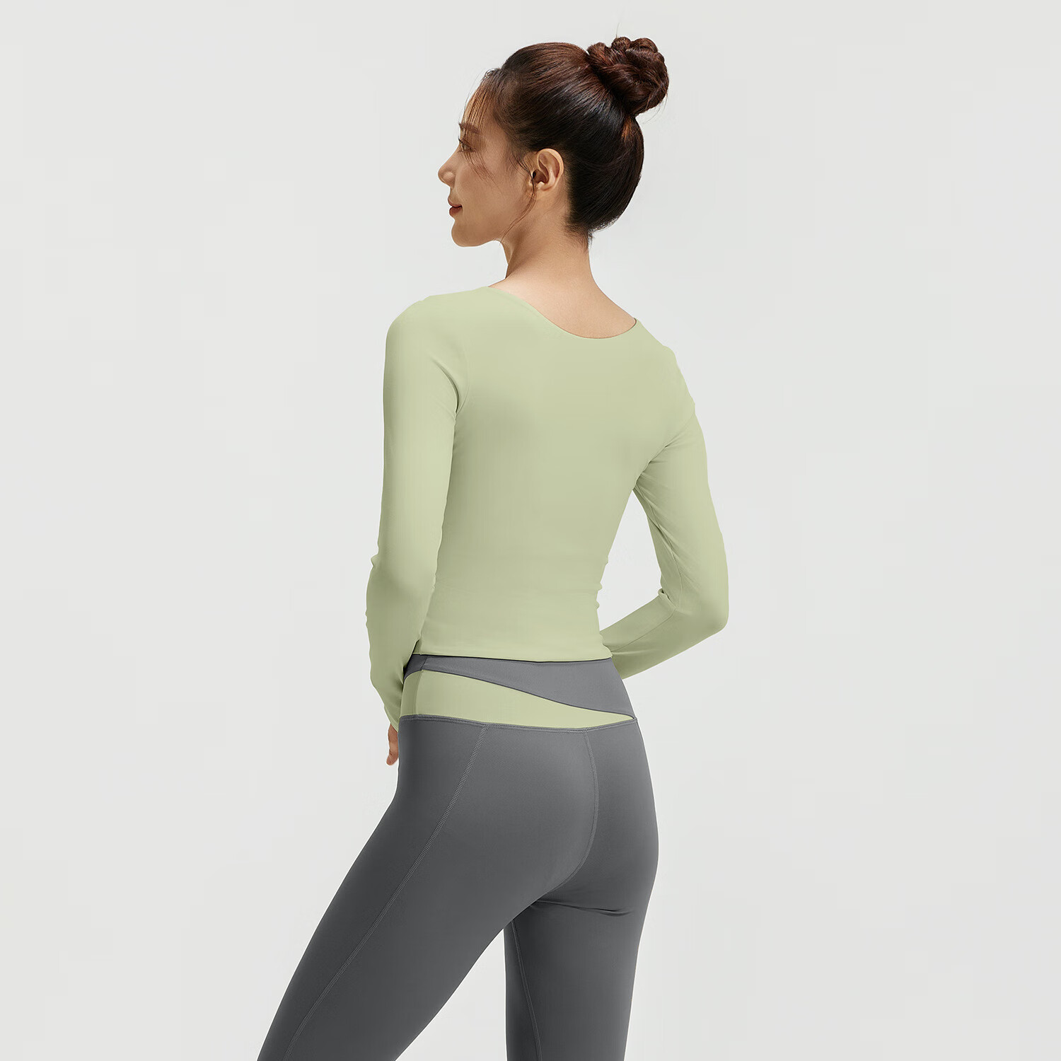 VICTORIATOURIST运动套装女裸感紧身显瘦运动跑步健身撞色套装瑜伽上衣 奶肤紫长袖+浆果紫长裤 XL【建议115-130斤】