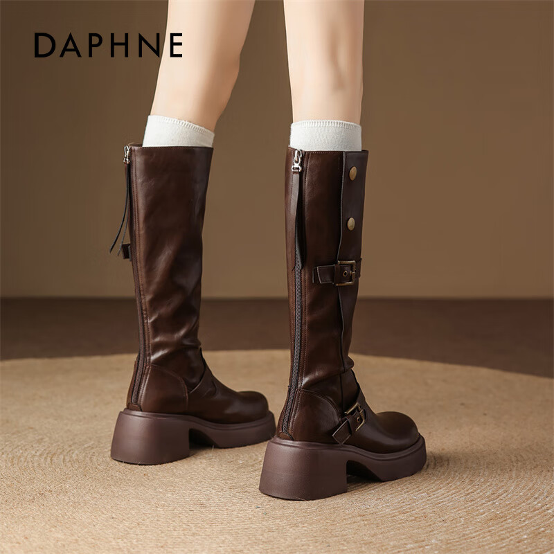 达芙妮棕色靴子长筒靴女2026新款巨好看的厚底增高美拉德骑士长靴