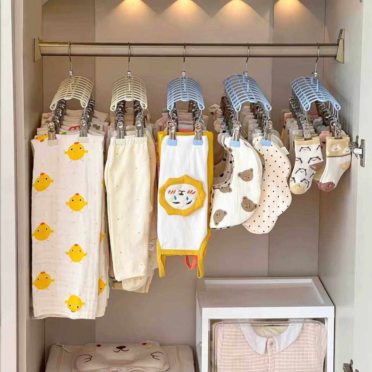 邦尼美家儿童衣架不锈钢晾衣架宝宝口水巾袜子挂钩多夹子婴儿衣柜收纳神器 【1件装】奶杏色-20夹衣架